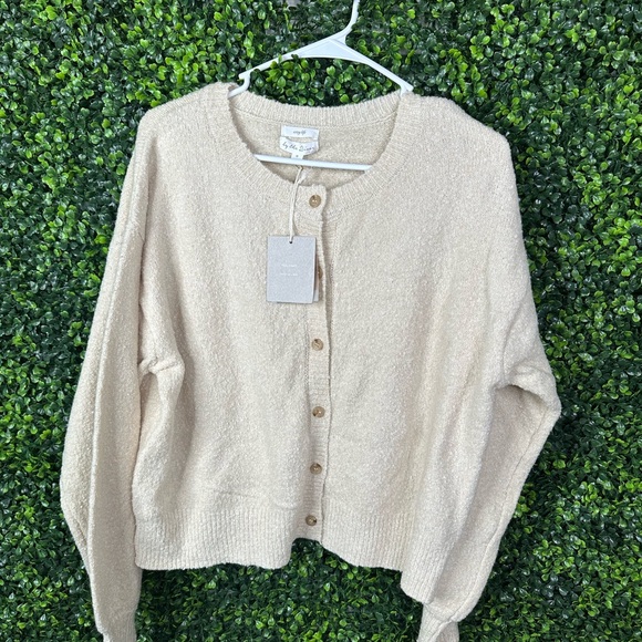 Nwt  cozy Women's Cream button down long sleeve cardigan - Picture 3 of 11